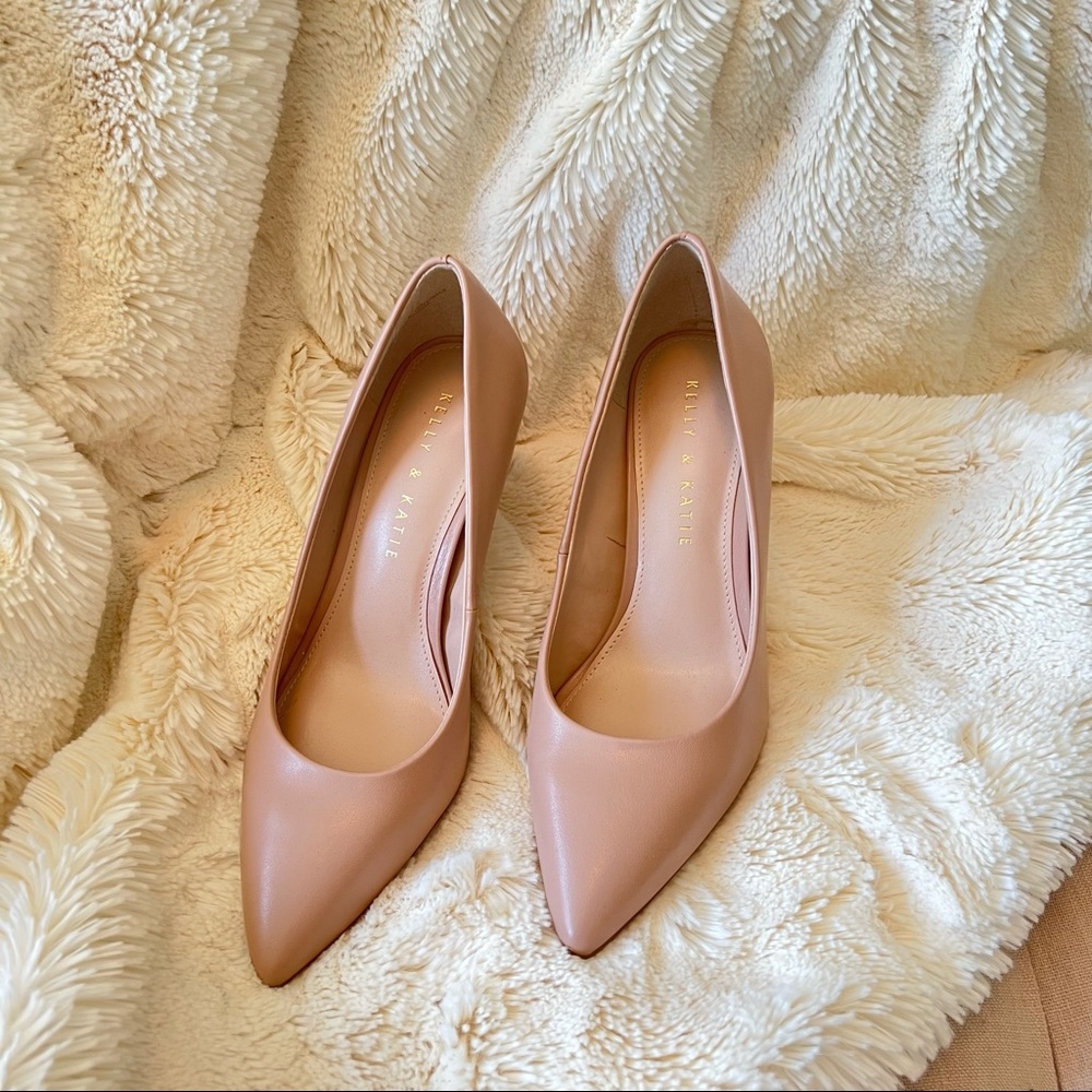 Brand New Kelly & Katie Nude Pumps - Size 6 - Never worn!!